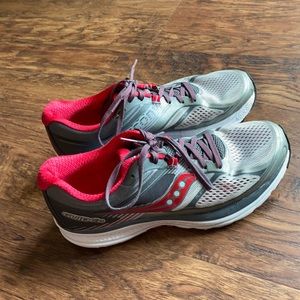 Grey / Pink Saucony Guide 10s, Size 10